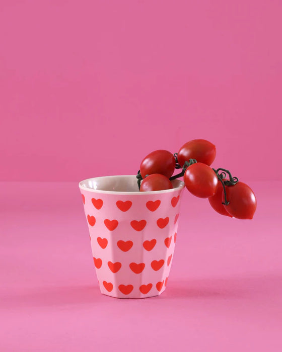 Medium Becher - Hellrosa - Sweet Hearts Print