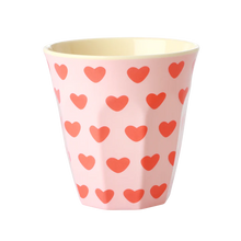  Medium Becher - Hellrosa - Sweet Hearts Print